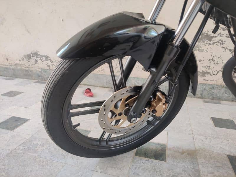 Gsx suzuki 125 black color best  in comfort 7