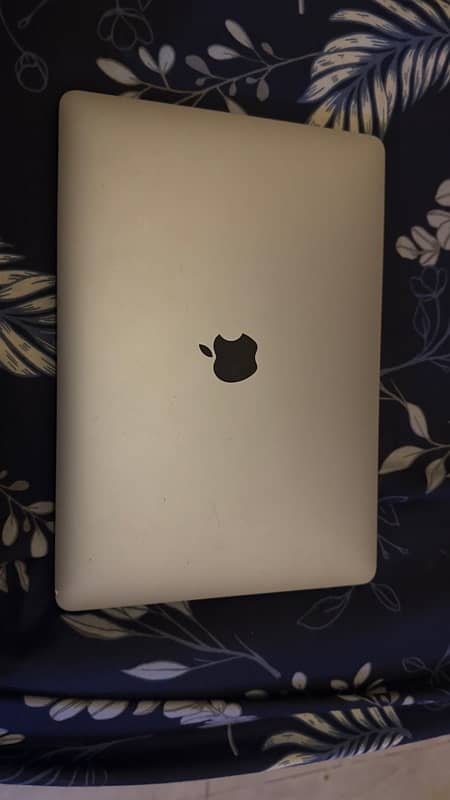 Macbook Pro 2017 core i7 16gb 512 ssd 0