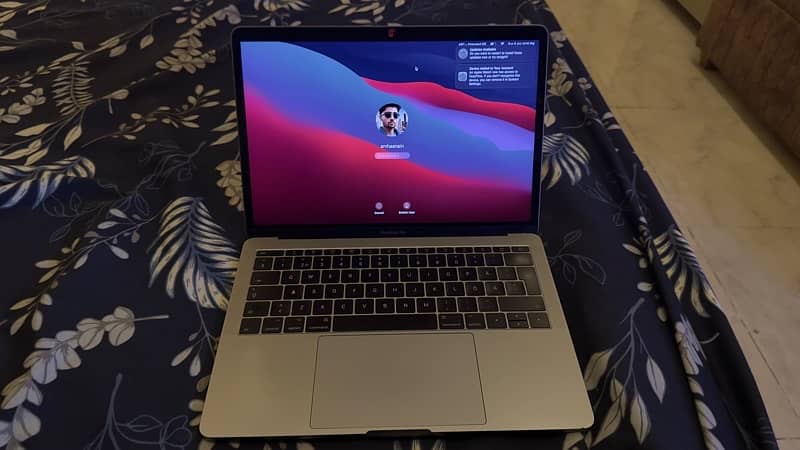 Macbook Pro 2017 core i7 16gb 512 ssd 1