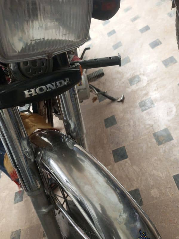 Honda   125 almost orgnl bike 1 hand home used 3