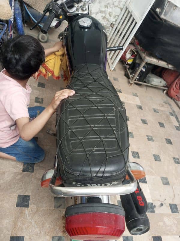 Honda   125 almost orgnl bike 1 hand home used 10