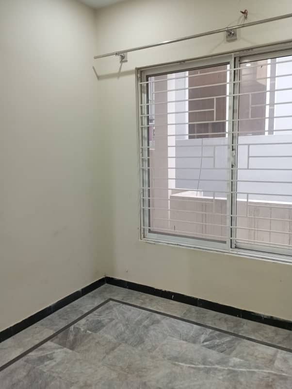 4 marla first floor on good location for rent in I-11/2 Islamabad 4