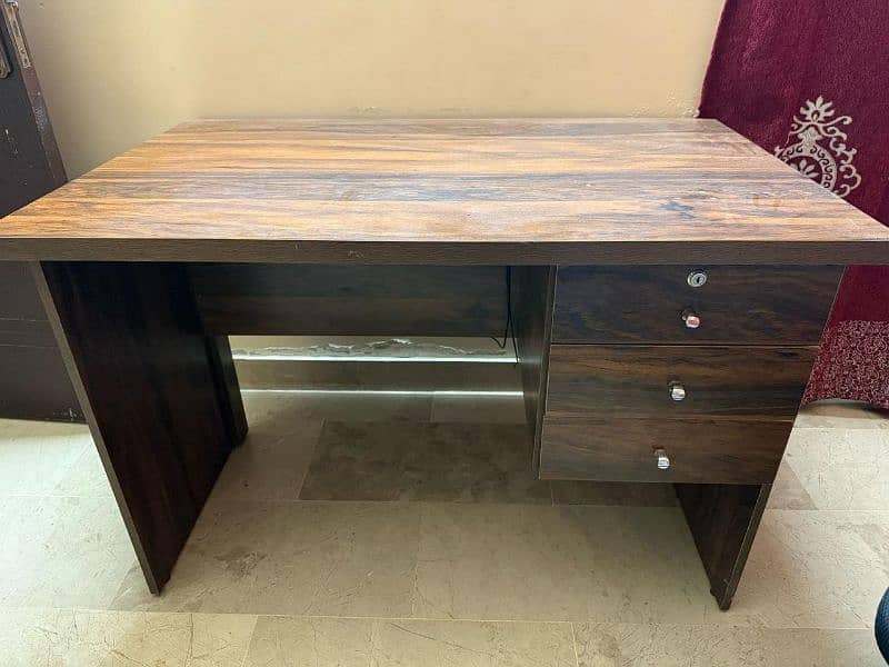 4 Tables & 5 Chairs for Sale – Excellent Condition! 0