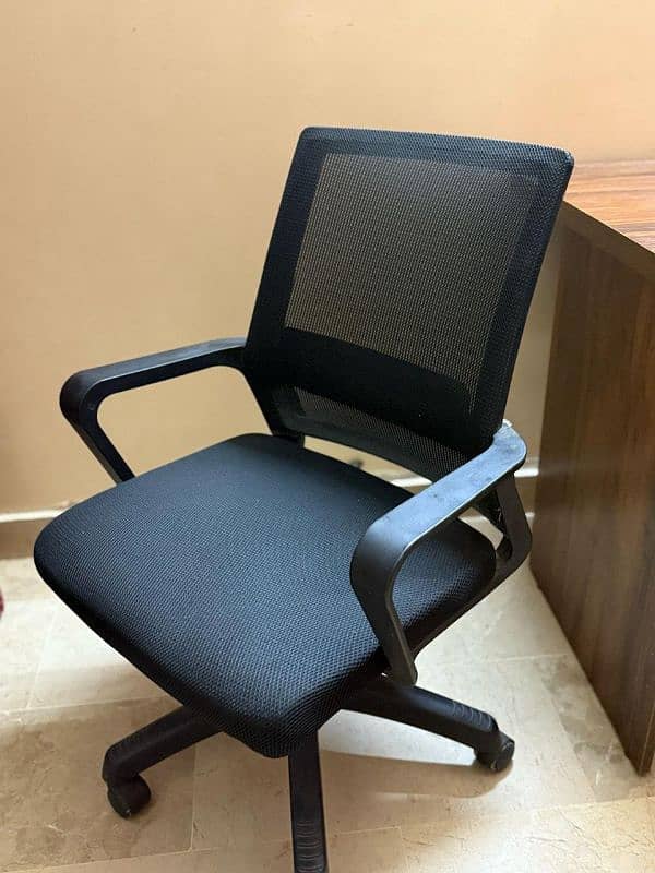 4 Tables & 5 Chairs for Sale – Excellent Condition! 5