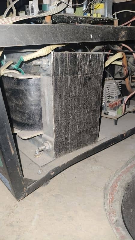 UPS 2000 Watt 2