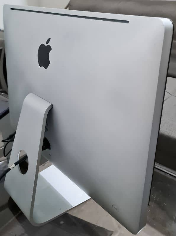 Apple iMac 2011 All in One Core i5 2nd 2.5GHz 8 GB Ram 500GB HDD 4