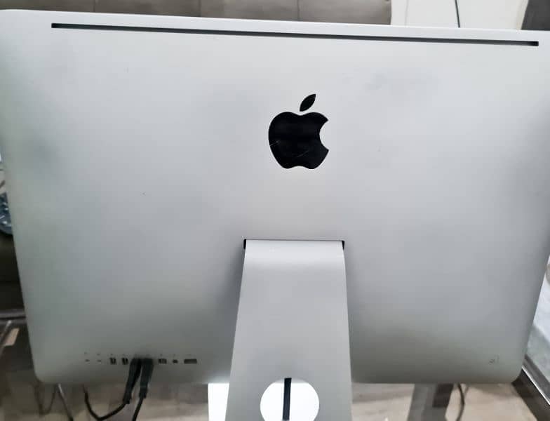 Apple iMac 2011 All in One Core i5 2nd 2.5GHz 8 GB Ram 500GB HDD 5