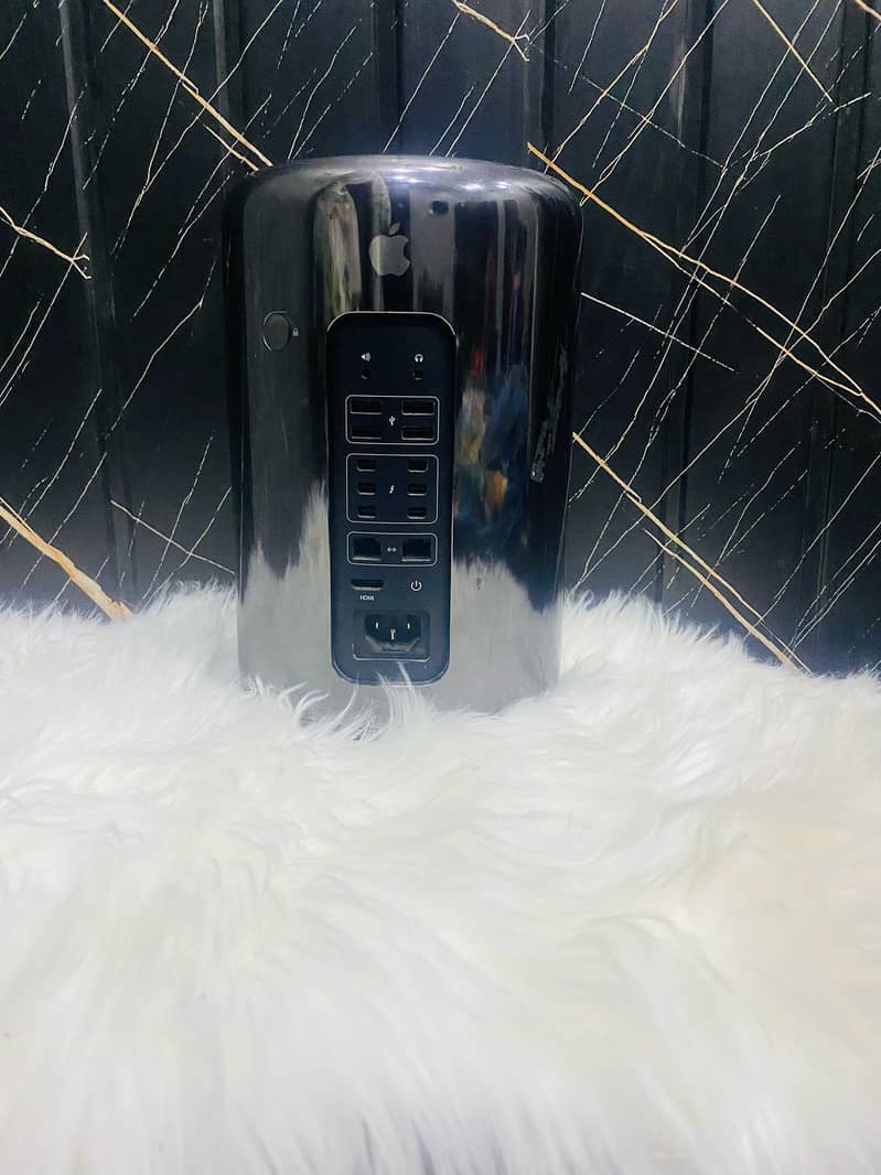 Apple MacPro cylender late 2013 0
