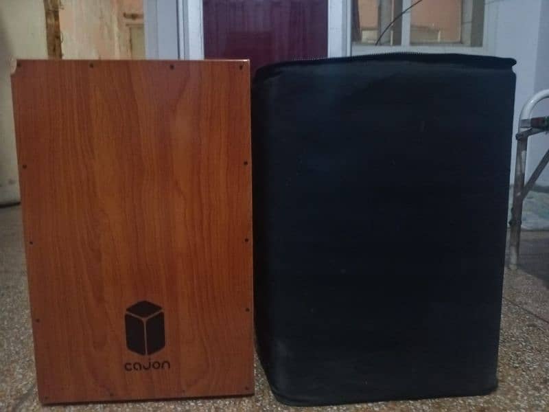 Clapbox (cajon) with cover 0
