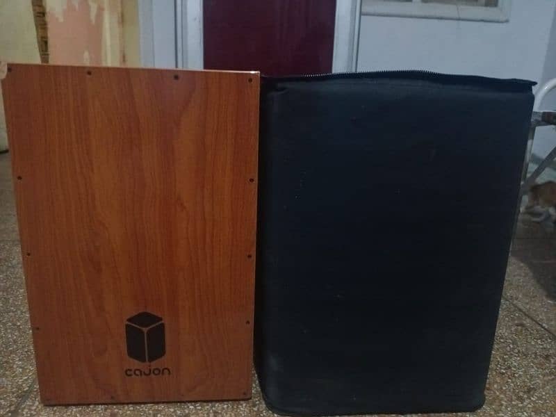 Clapbox (cajon) with cover 2