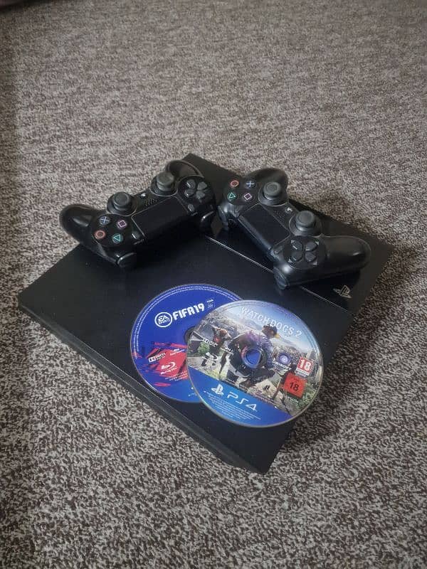 ps4 500gb with 2 controllers 0