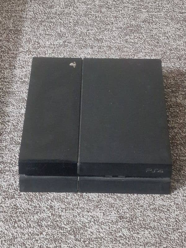ps4 500gb with 2 controllers 2