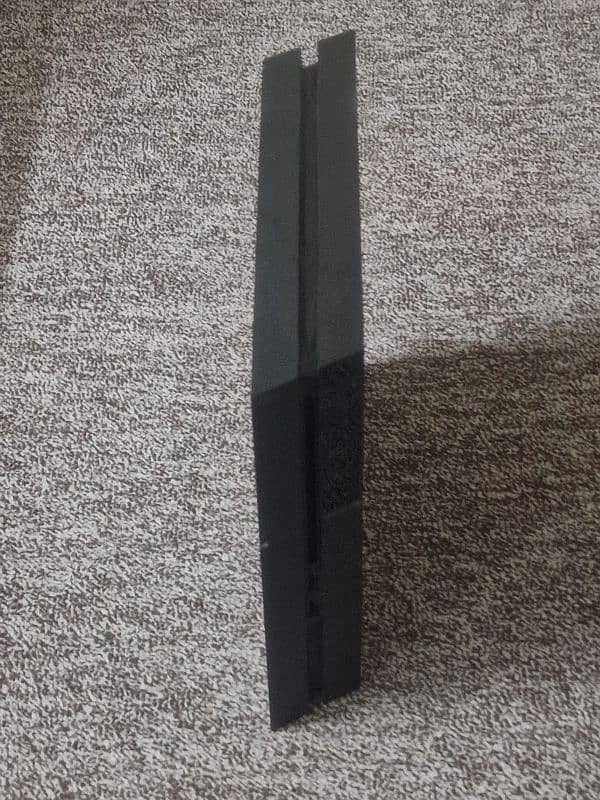 ps4 500gb with 2 controllers 3