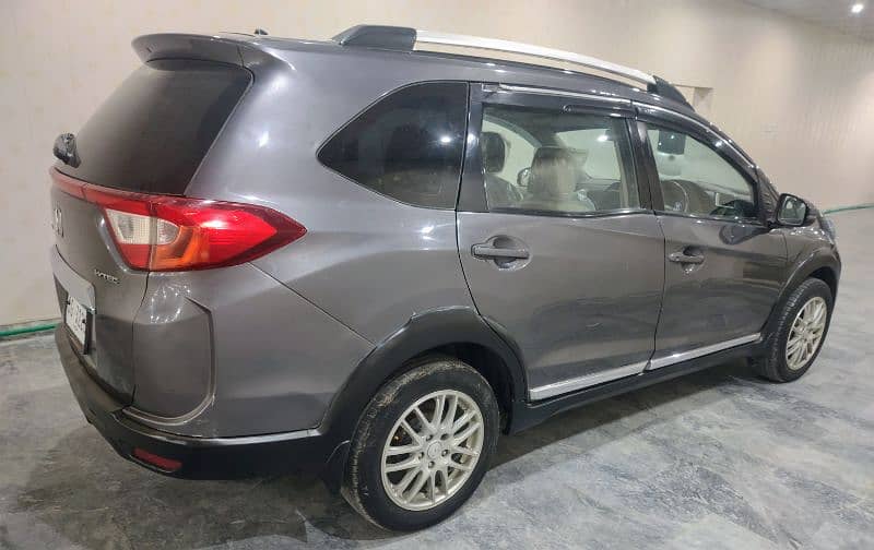 Honda BR-V 2017 full option 9