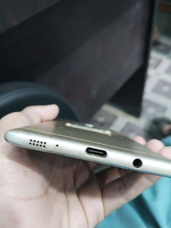 Samsung Galaxy C9 Pro  6/64 1