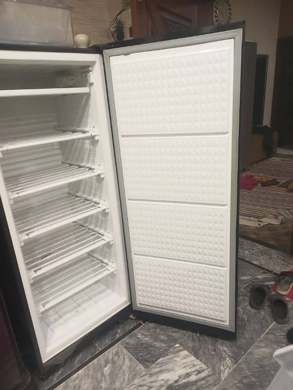 Dawlance Vertical freezer 1