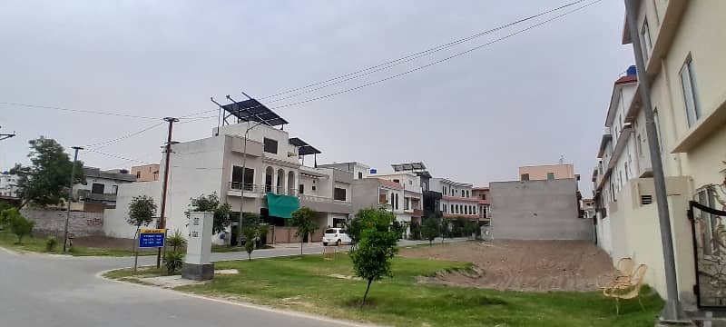 Prime Location Residential Plot For Sale In Beautiful Park View City - Silver Block 3