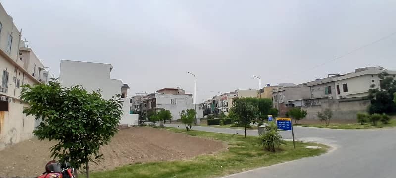 Prime Location 5 Marla Corner Residential Plot Available For Sale In Park View City 1