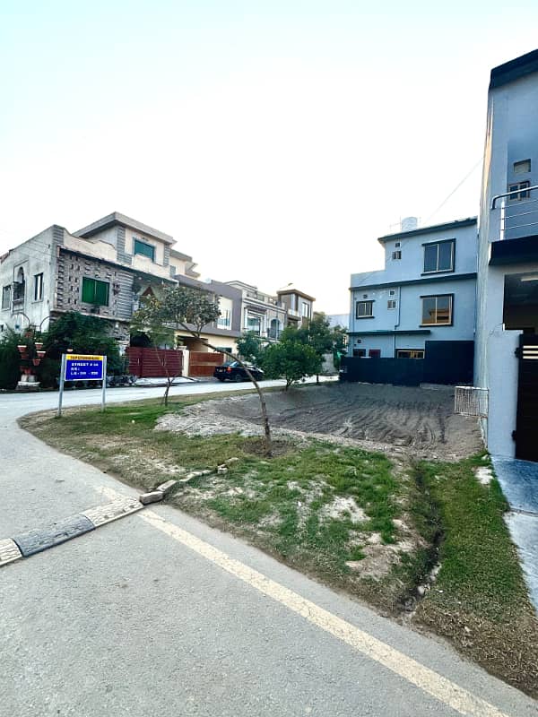 Prime Location 5 Marla Corner Residential Plot Available For Sale In Park View City 0
