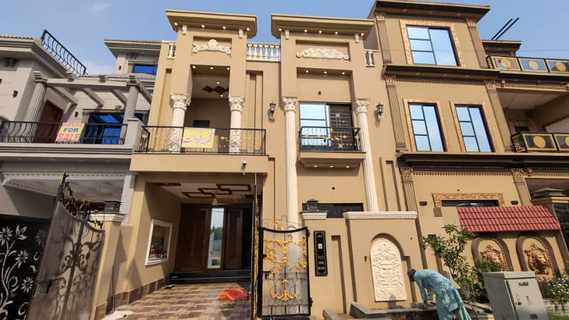 Prime Location House Spread Over 5 Marla In Park View City - Jade Extension Block Available 0