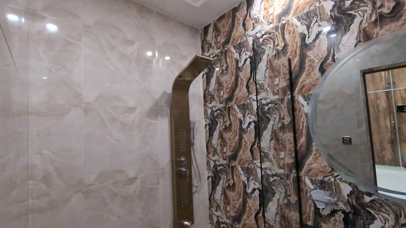 Prime Location House Spread Over 5 Marla In Park View City - Jade Extension Block Available 1