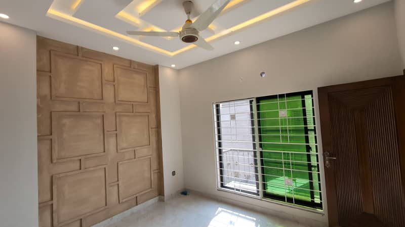 Prime Location House Spread Over 5 Marla In Park View City - Jade Extension Block Available 2