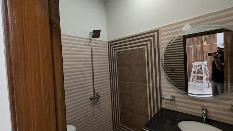 Prime Location House Spread Over 5 Marla In Park View City - Jade Extension Block Available 3
