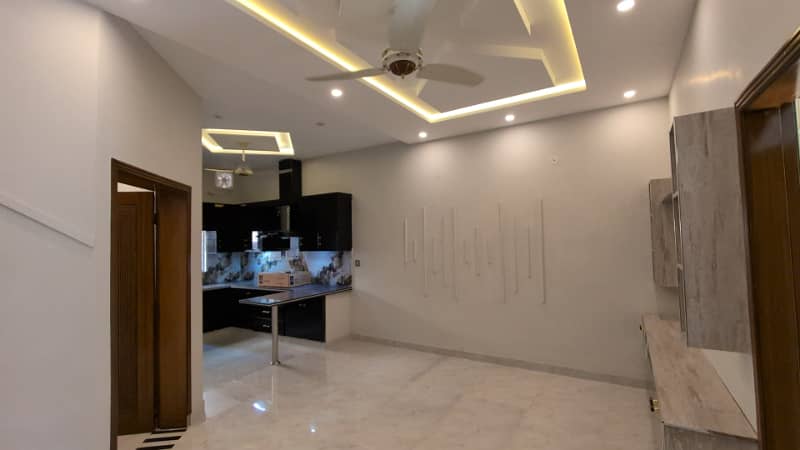 Prime Location House Spread Over 5 Marla In Park View City - Jade Extension Block Available 5