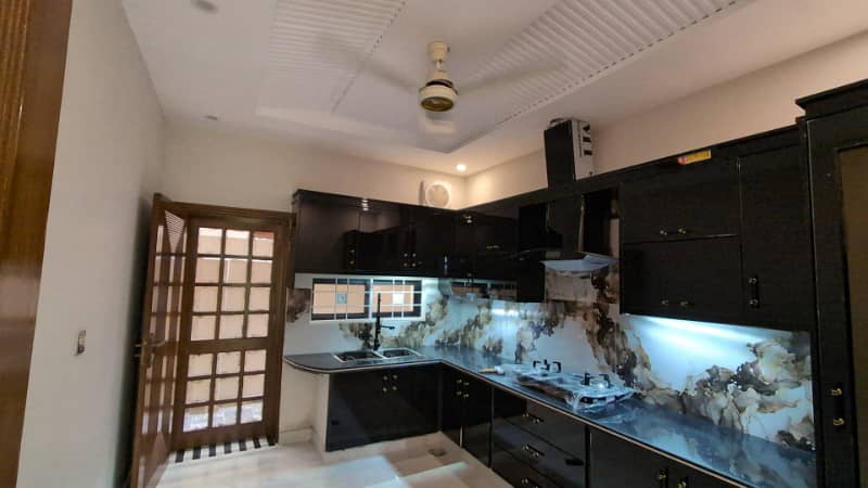 Prime Location House Spread Over 5 Marla In Park View City - Jade Extension Block Available 8