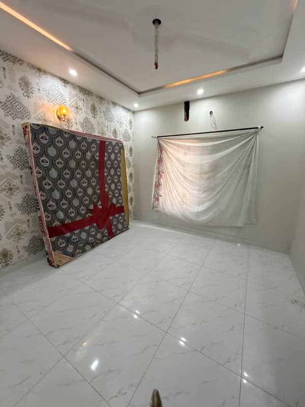 Get An Attractive Prime Location House In Lahore 2