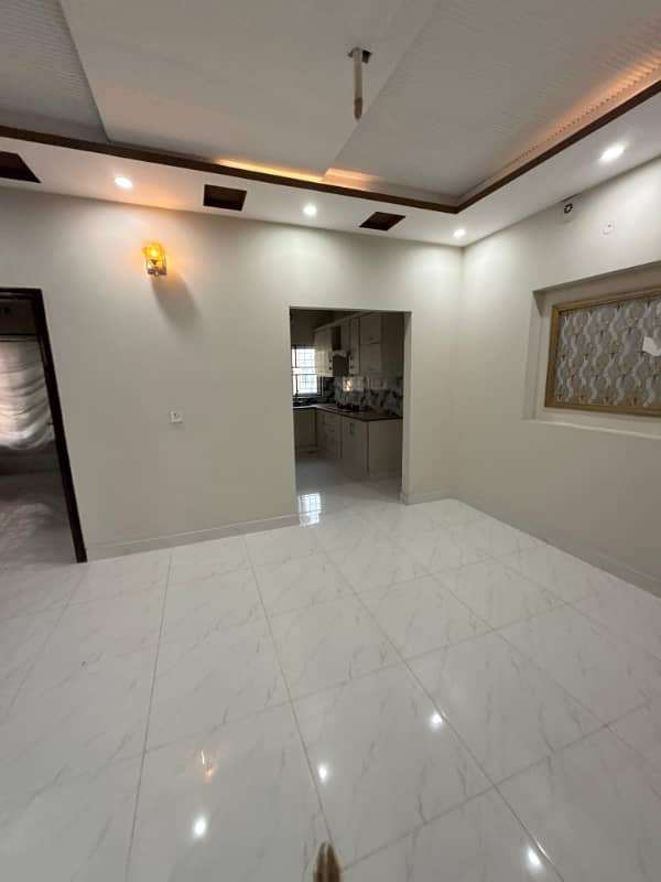 Get An Attractive Prime Location House In Lahore 3