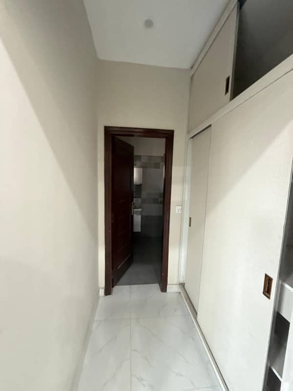 Get An Attractive Prime Location House In Lahore 6