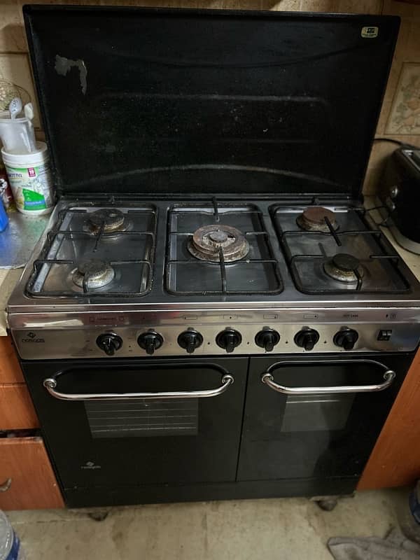 Nasgas Cooking range with oven 5 Burner in good conditin 0