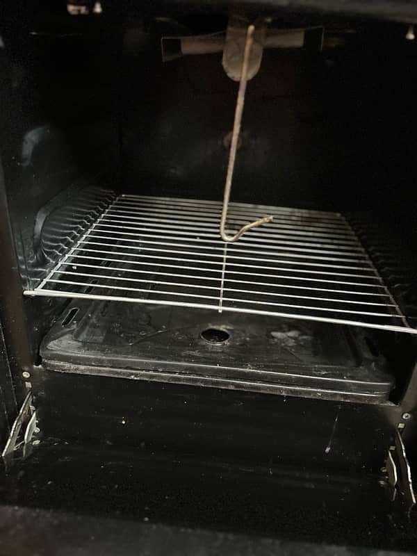 Nasgas Cooking range with oven 5 Burner in good conditin 5