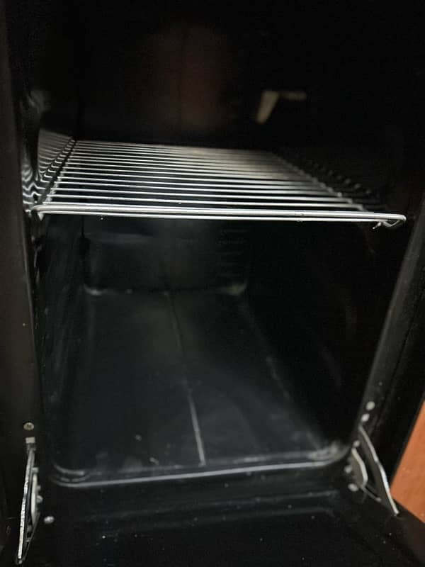 Nasgas Cooking range with oven 5 Burner in good conditin 7