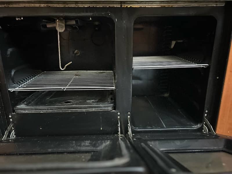 Nasgas Cooking range with oven 5 Burner in good conditin 9