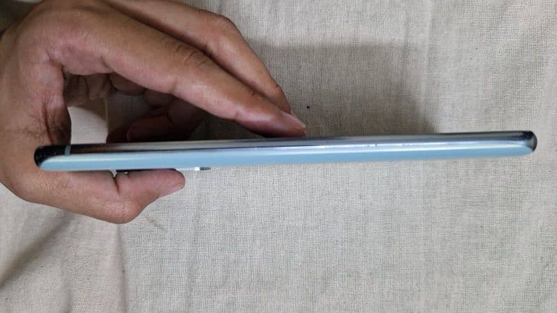 Samsung S20 FE 4