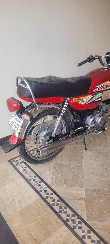 CD 70 motorcycle Just like new 1