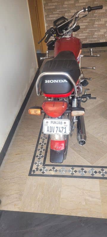CD 70 motorcycle Just like new 5