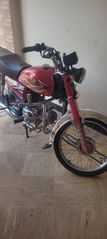 CD 70 motorcycle Just like new 6