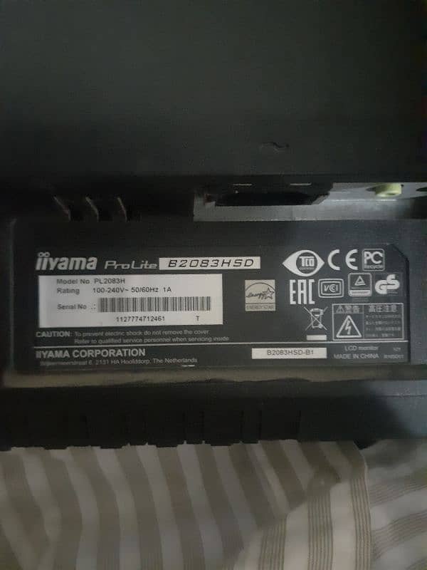 xeon E5-1620 3.70 GHz 24gb ram, 8gb GPU, 17' lcd & exchange possible 0