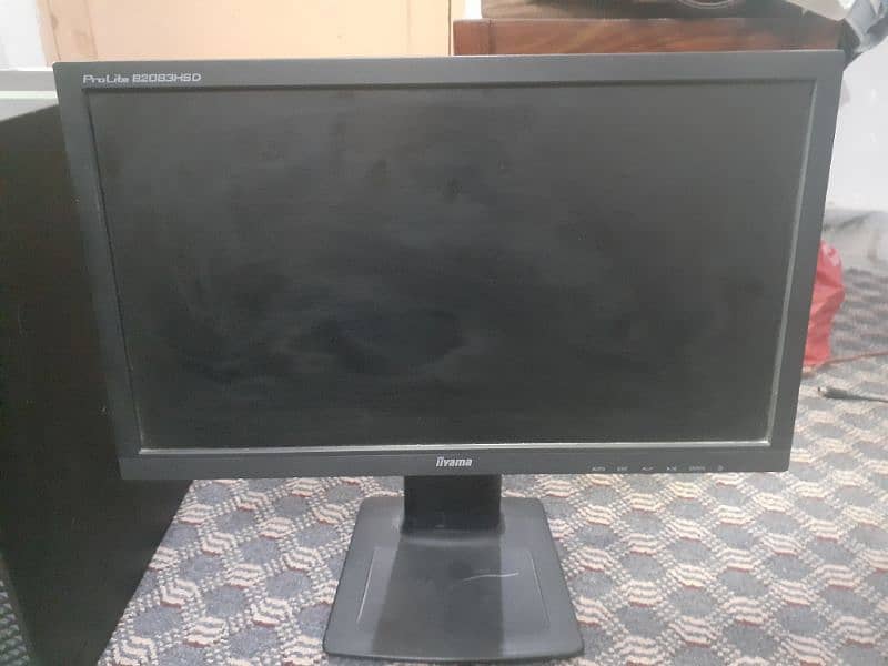 xeon E5-1620 3.70 GHz 24gb ram, 8gb GPU, 17' lcd & exchange possible 5