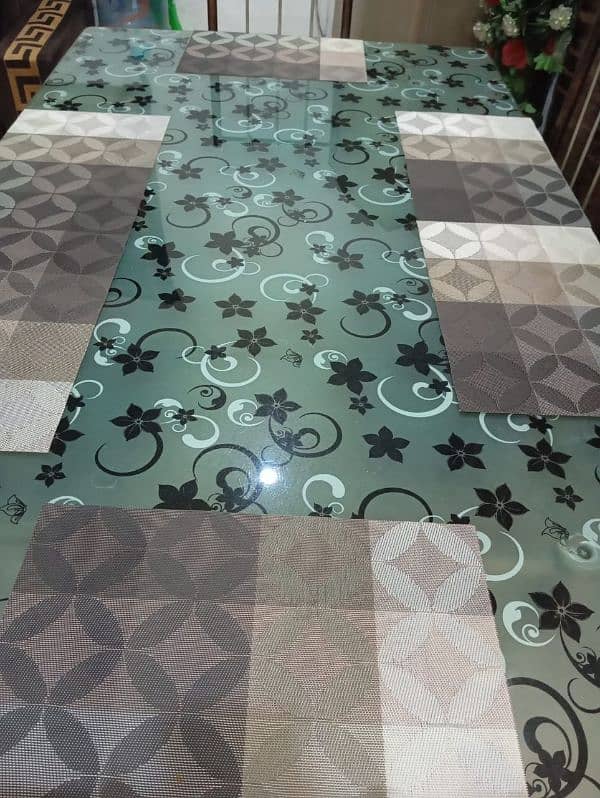 Dining table 0