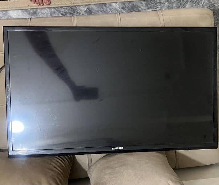 32 inches LED for sale in very good condition 2
