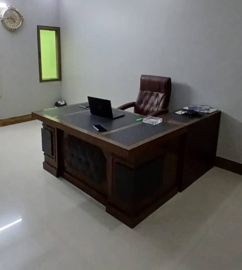 Office table with boss chair 0