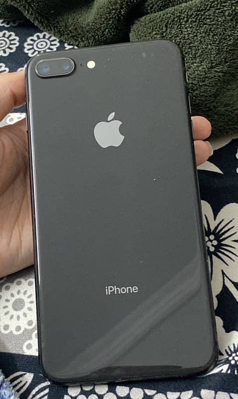 iphone 8 plus 64 gb 9/10 condition 0