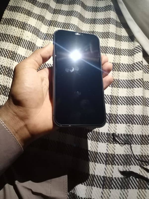 iPhone 11 jv 64 gb condition 10/9 battery 85% 4