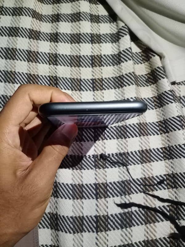 iPhone 11 jv 64 gb condition 10/9 battery 85% 6