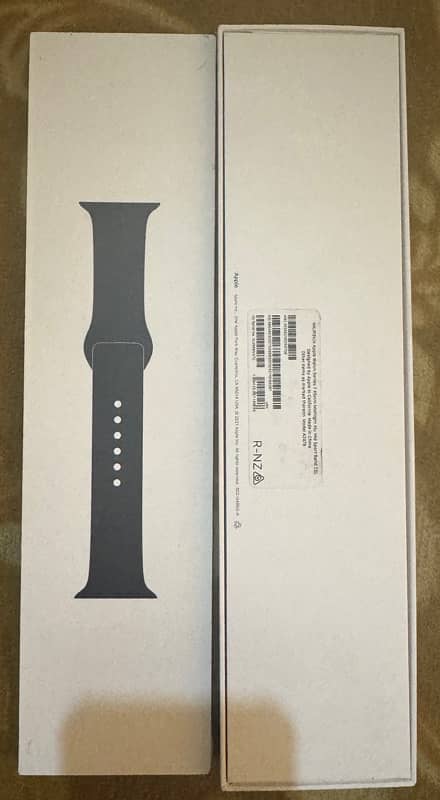 series 7 Apple Watch 45 mm GPS & CELLULAR still in new condition 0