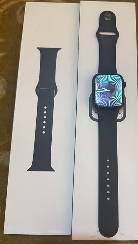 series 7 Apple Watch 45 mm GPS & CELLULAR still in new condition 2